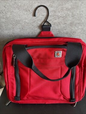Swiss Men’s Hanging Toiletry Bag with Top Handle for Father’s Day!